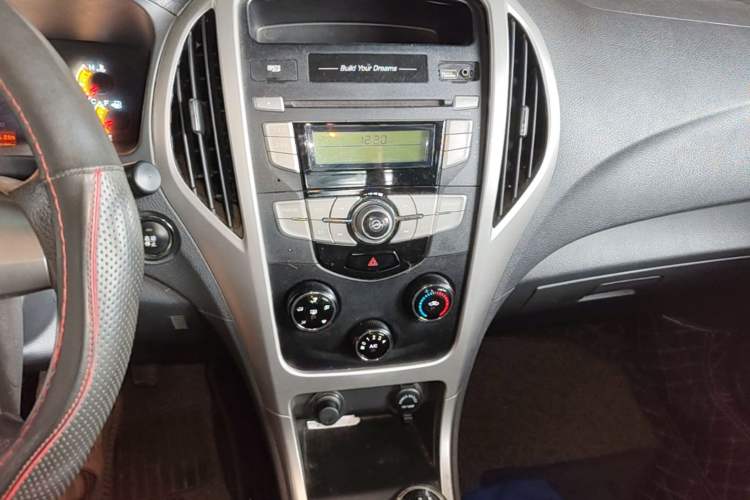 Used BYD F3 2015 Energy-Efficient Model 1.5L Manual Comfort Edition Audio And AC Panel