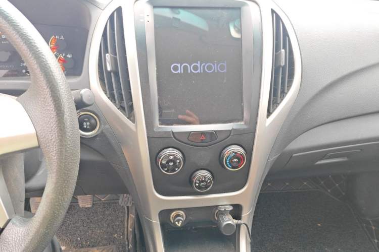 Used BYD F3 2015 Energy-Saving Edition 1.5L Manual Luxury Model Audio And AC Panel