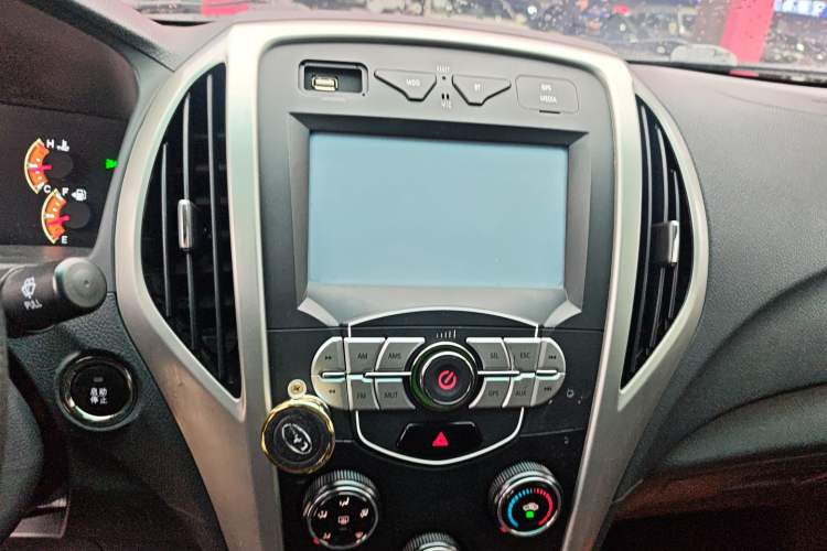 Used BYD F3 2015 Energy-Efficient Model 1.5L Manual Comfort Edition Audio And AC Panel