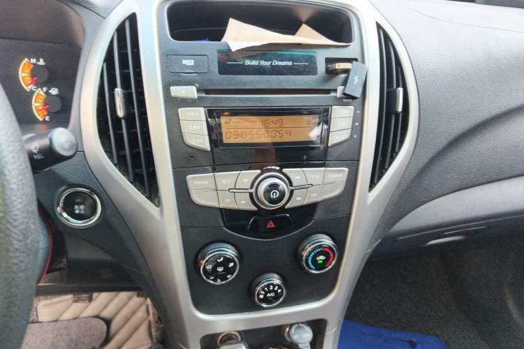Used BYD F3 2015 Energy-Efficient Model 1.5L Manual Comfort Edition Audio And AC Panel