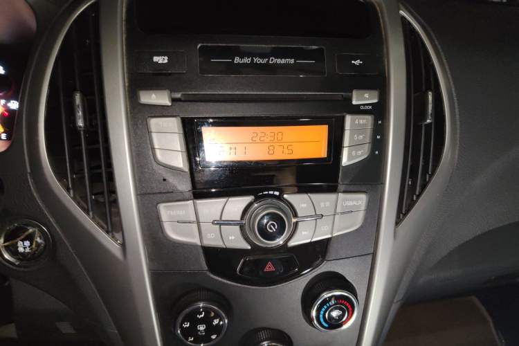 Used BYD F3 2015 Energy-Saving Edition 1.5L Manual Luxury Model Audio And AC Panel