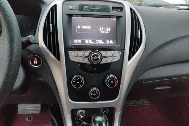 Used BYD F3 2015 Energy-Saving Edition 1.5L Automatic Prestige Model Audio And AC Panel