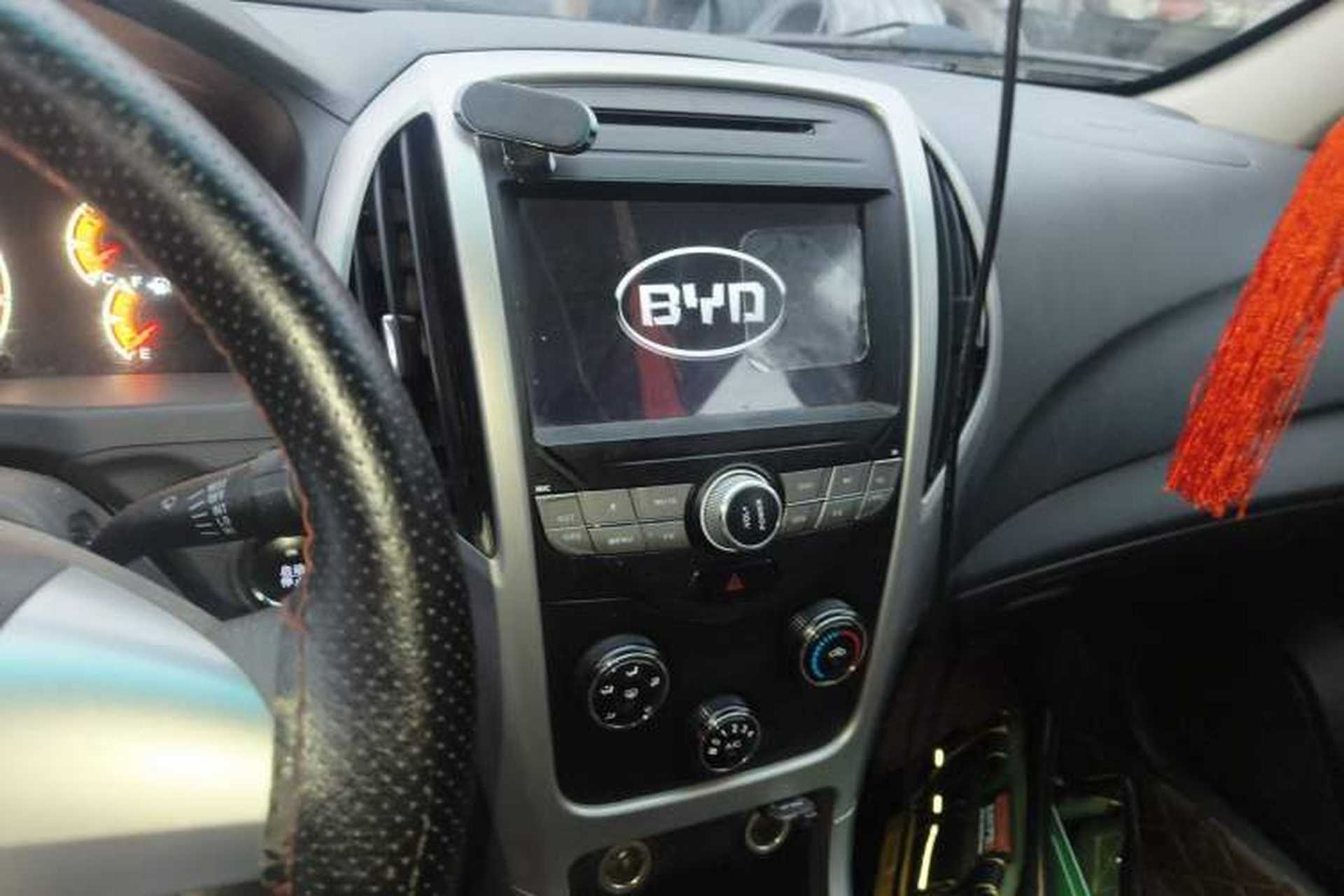 Used BYD F3 2015 Energy-Saving Edition 1.5L Manual Luxury Model Audio And AC Panel