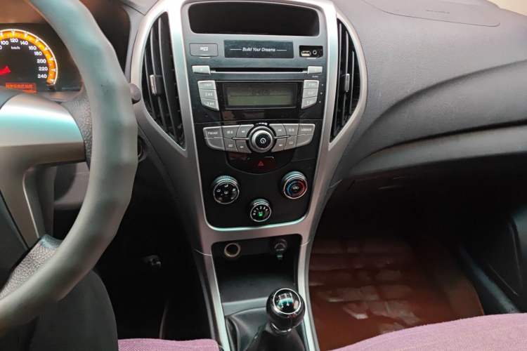 Used BYD F3 2015 Energy-Saving Edition 1.5L Manual Luxury Model Audio And AC Panel