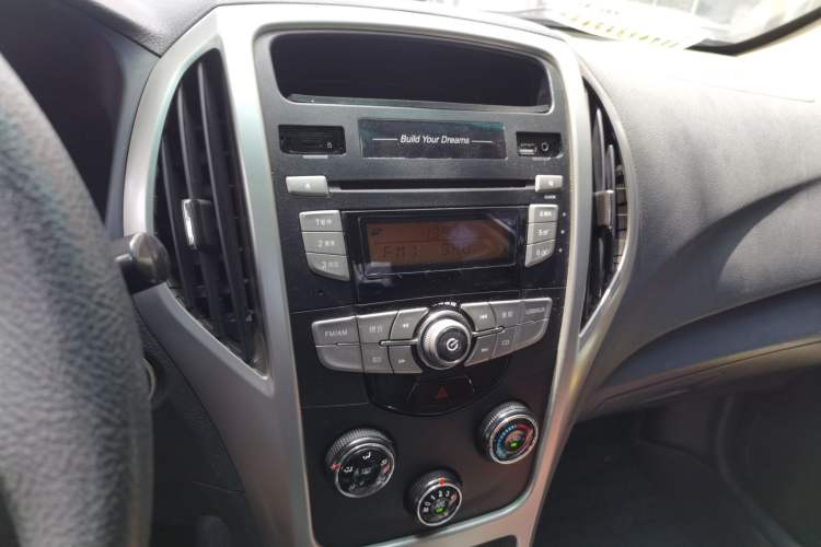 Used BYD F3 2015 Energy-Saving Edition 1.5L Manual Luxury Model Audio And AC Panel