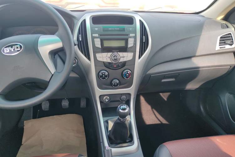 Used BYD F3 2015 Energy-Efficient Model 1.5L Manual Comfort Edition Audio And AC Panel