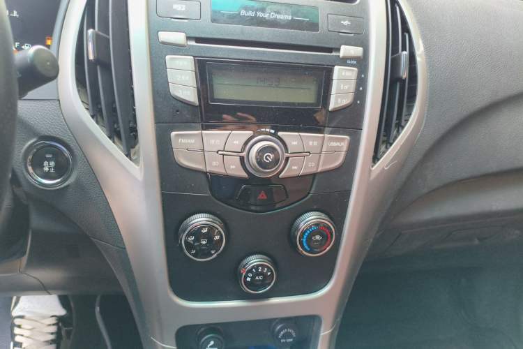Used BYD F3 2015 Energy-Saving Edition 1.5L Manual Luxury Model Audio And AC Panel