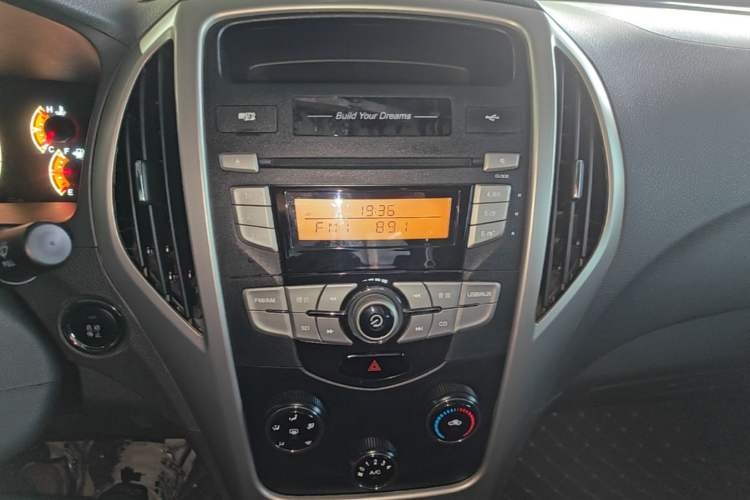 Used BYD F3 2015 Energy-Efficient Model 1.5L Manual Comfort Edition Audio And AC Panel