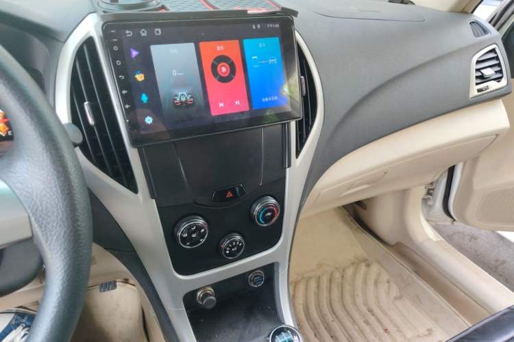 Used BYD F3 2015 Energy-Saving Edition 1.5L Manual Luxury Model Audio And AC Panel