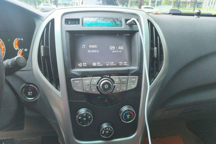 Used BYD F3 2015 Energy-Saving Edition 1.5L Automatic Prestige Model Audio And AC Panel