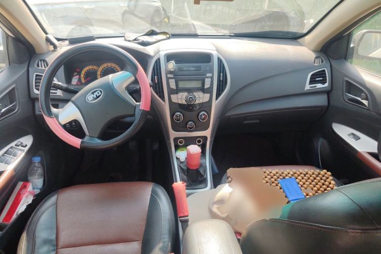 Used BYD F3 2015 Energy-Efficient Model 1.5L Manual Comfort Edition Center Console