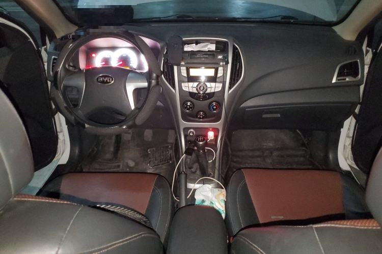 Used BYD F3 2015 Energy-Efficient Model 1.5L Manual Comfort Edition Center Console