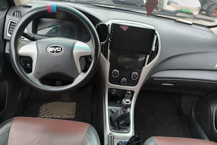 Used BYD F3 2015 Energy-Efficient Model 1.5L Manual Comfort Edition Center Console