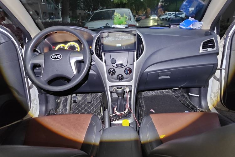 Used BYD F3 2015 Energy-Efficient Model 1.5L Manual Comfort Edition Center Console