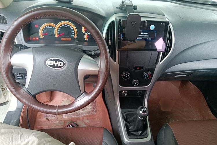 Used BYD F3 2015 Energy-Efficient Model 1.5L Manual Comfort Edition Center Console