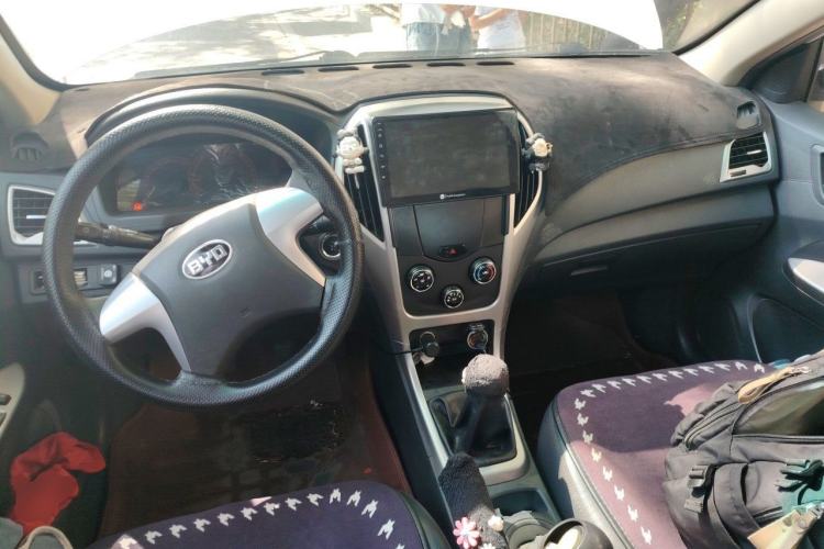 Used BYD F3 2015 Energy-Efficient Model 1.5L Manual Comfort Edition Center Console