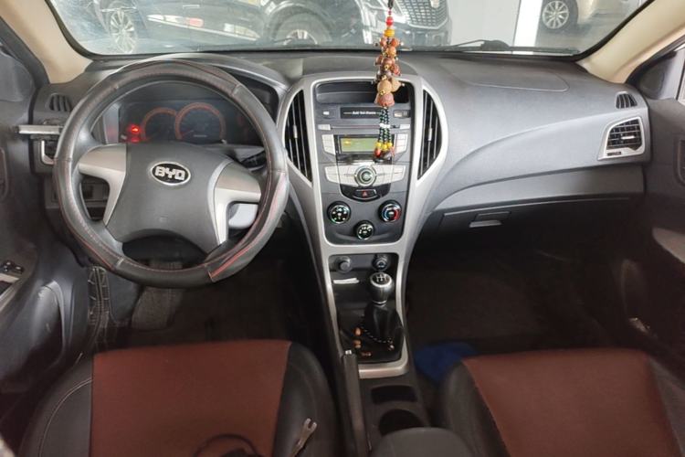 Used BYD F3 2015 Energy-Efficient Model 1.5L Manual Comfort Edition Center Console