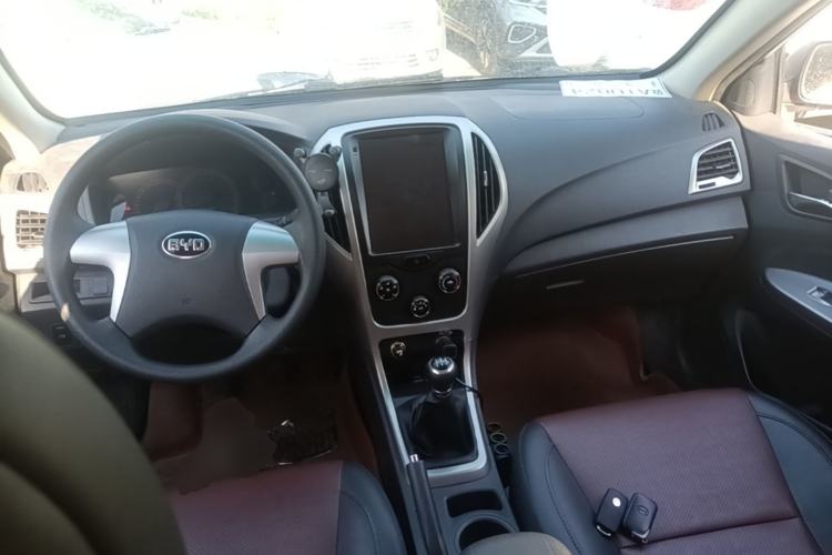 Used BYD F3 2015 Energy-Efficient Model 1.5L Manual Comfort Edition Center Console