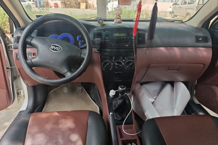 Used BYD F3 2015 Energy-Efficient Model 1.5L Manual Comfort Edition Center Console