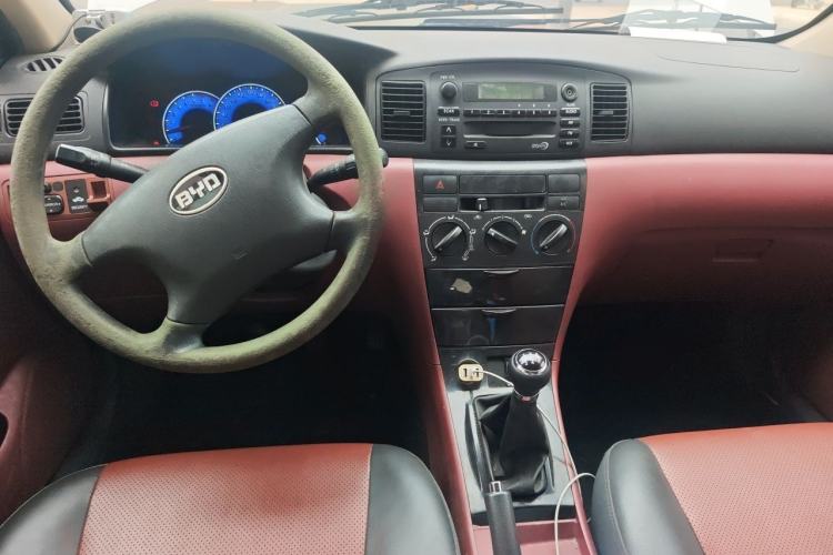 Used BYD F3 2015 Energy-Efficient Model 1.5L Manual Comfort Edition Center Console