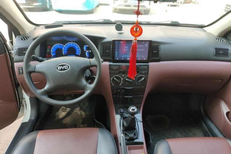 Used BYD F3 2015 Energy-Efficient Model 1.5L Manual Comfort Edition Center Console
