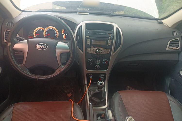 Used BYD F3 2015 Energy-Efficient Model 1.5L Manual Comfort Edition Center Console