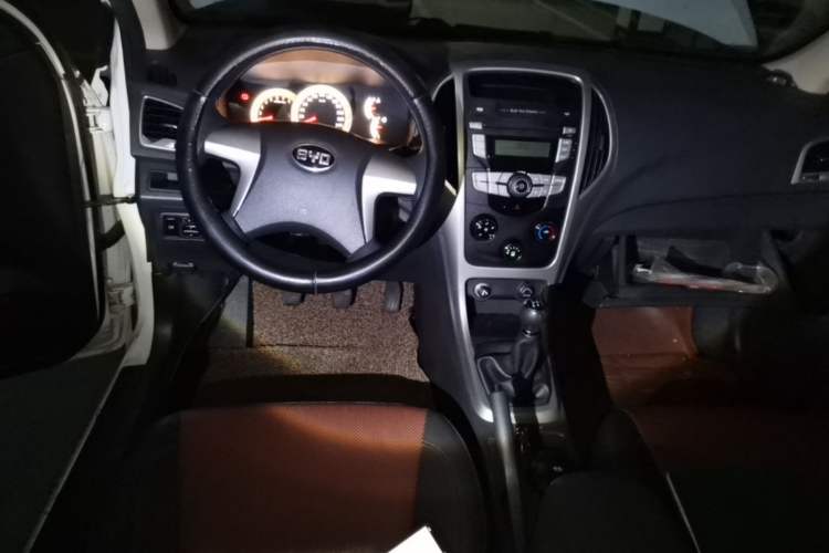 Used BYD F3 2015 Energy-Efficient Model 1.5L Manual Comfort Edition Center Console
