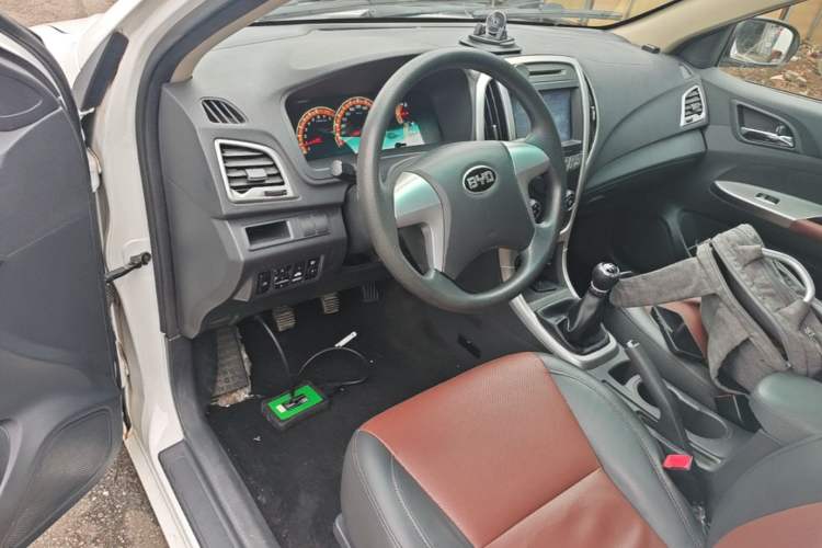 Used BYD F3 2015 Energy-Efficient Model 1.5L Manual Comfort Edition Center Console