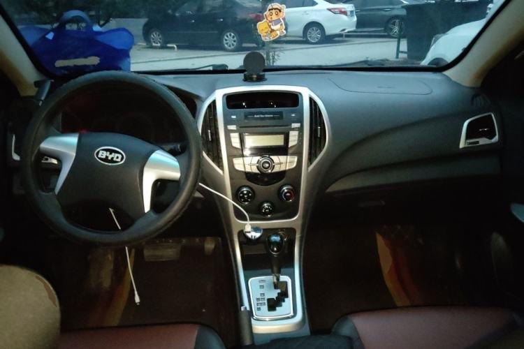 Used BYD F3 2015 Energy-Saving Edition 1.5L Automatic Luxury Model Center Console