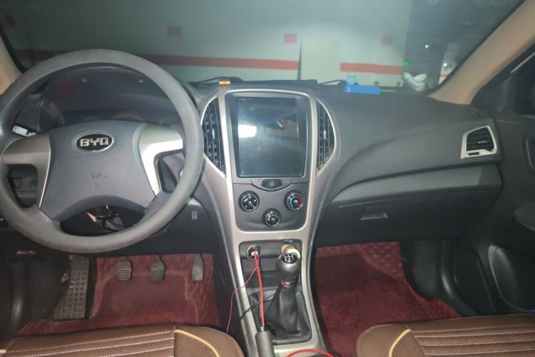 Used BYD F3 2015 Energy-Saving Edition 1.5L Manual Luxury Model Center Console