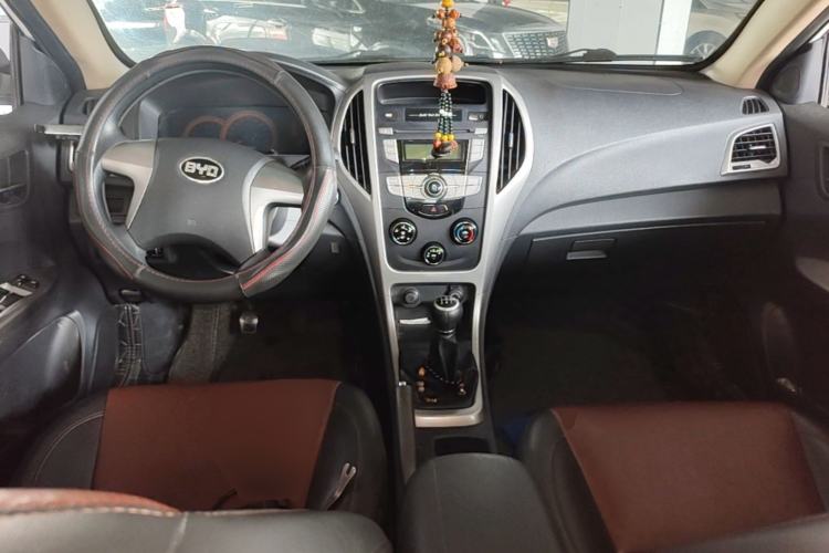 Used BYD F3 2015 Energy-Efficient Model 1.5L Manual Comfort Edition Center Console