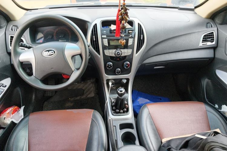 Used BYD F3 2015 Energy-Efficient Model 1.5L Manual Comfort Edition Center Console