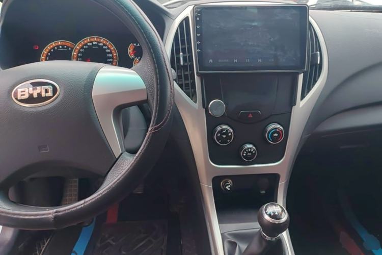 Used BYD F3 2015 Energy-Efficient Model 1.5L Manual Comfort Edition Center Console