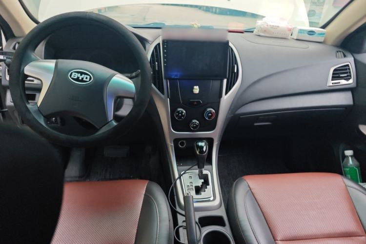 Used BYD F3 2015 Energy-Saving Edition 1.5L Automatic Luxury Model Center Console