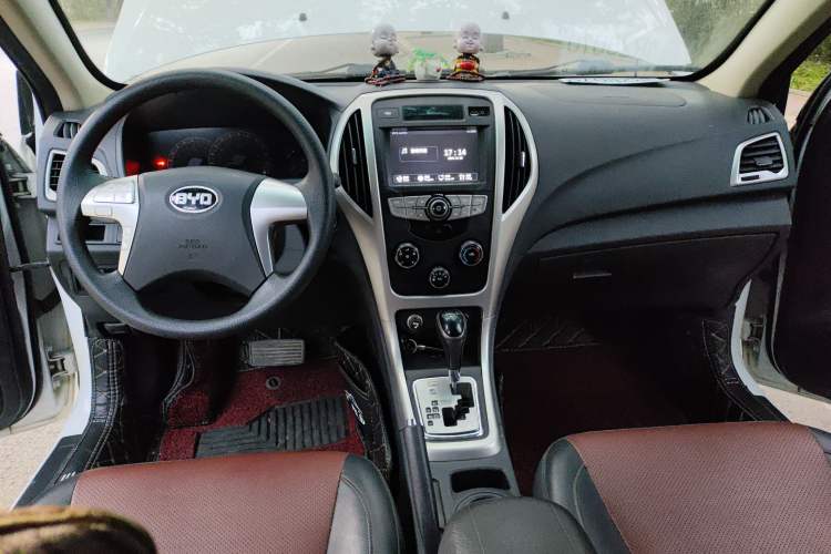 Used BYD F3 2015 Energy-Saving Edition 1.5L Automatic Prestige Model Center Console