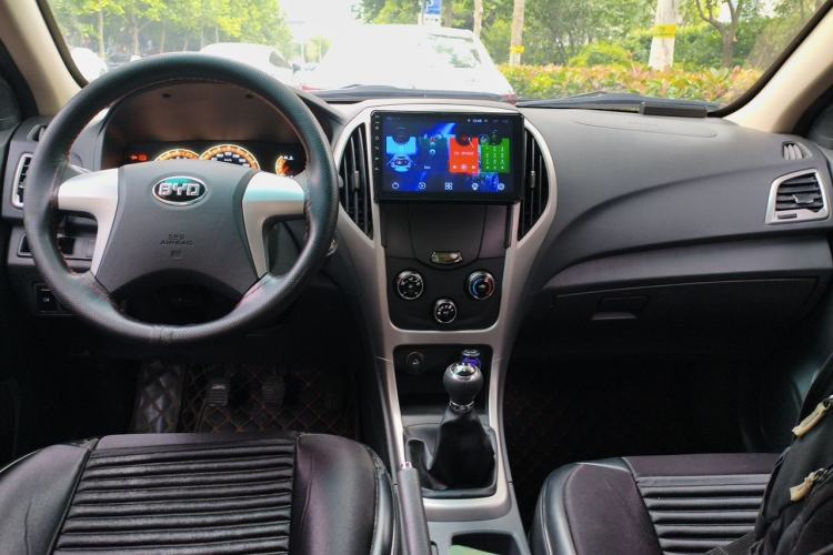 Used BYD F3 2015 Energy-Saving Edition 1.5L Manual Luxury Model Center Console