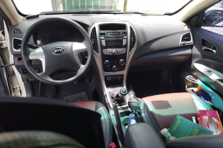 Used BYD F3 2015 Energy-Saving Edition 1.5L Manual Luxury Model Center Console