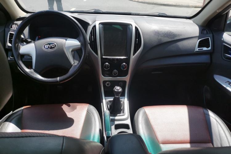 Used BYD F3 2015 Energy-Efficient Model 1.5L Manual Comfort Edition Center Console