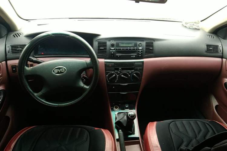 Used BYD F3 2015 Energy-Efficient Model 1.5L Manual Comfort Edition Center Console