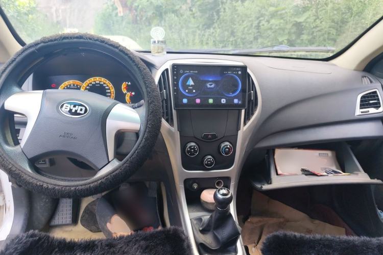 Used BYD F3 2015 Energy-Saving Edition 1.5L Manual Luxury Model Center Console