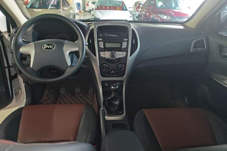 Used BYD F3 2015 Energy-Efficient Model 1.5L Manual Comfort Edition Center Console