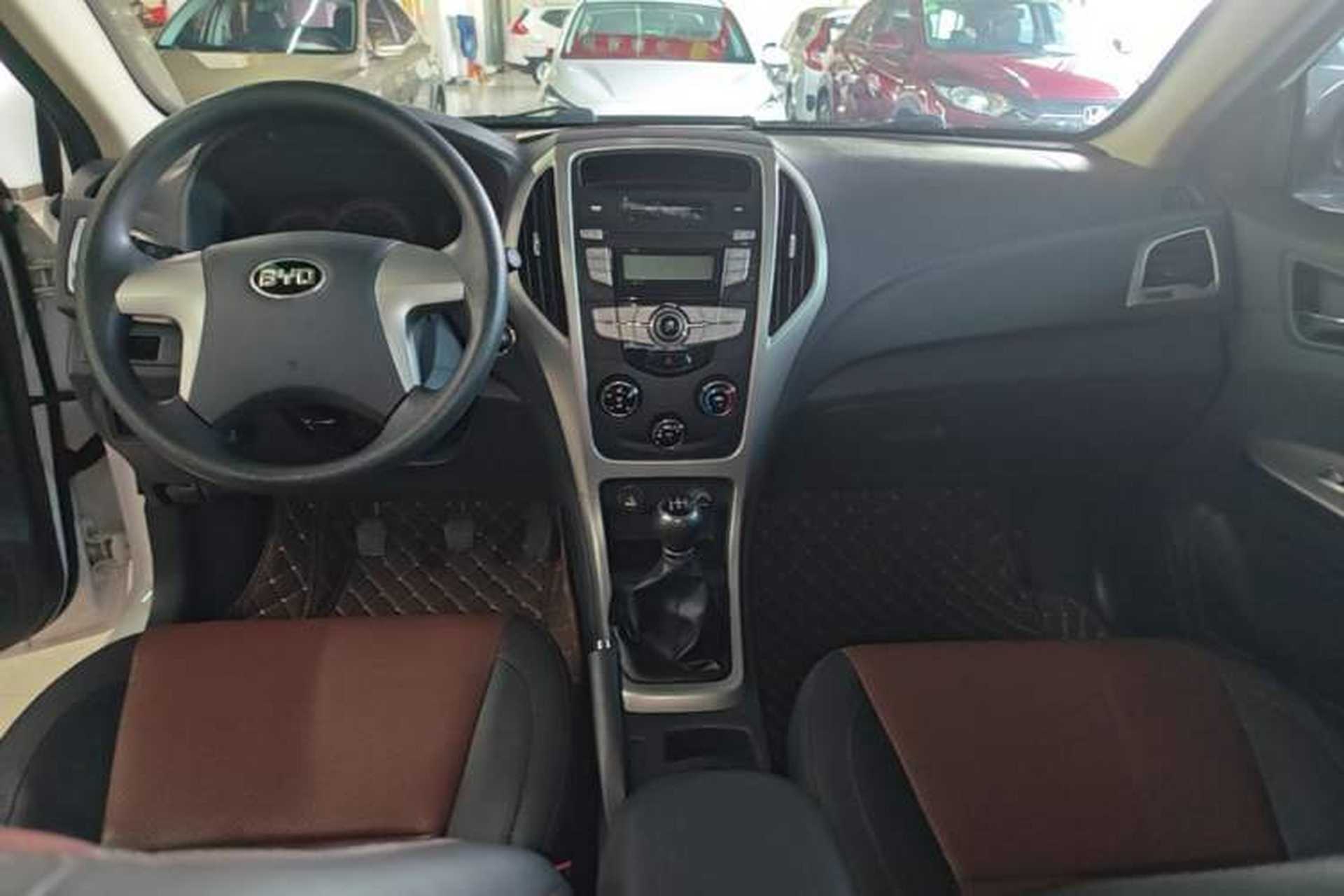 Used BYD F3 2015 Energy-Efficient Model 1.5L Manual Comfort Edition Center Console