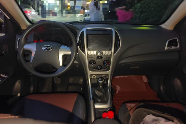 Used BYD F3 2015 Energy-Efficient Model 1.5L Manual Comfort Edition Center Console