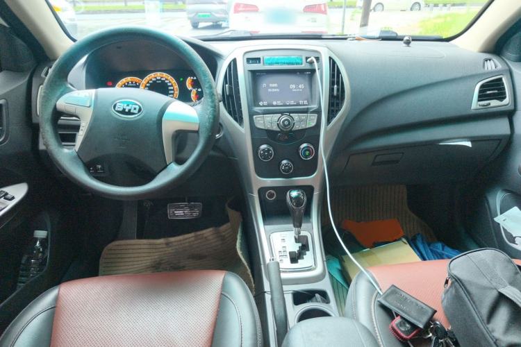 Used BYD F3 2015 Energy-Saving Edition 1.5L Automatic Prestige Model Center Console