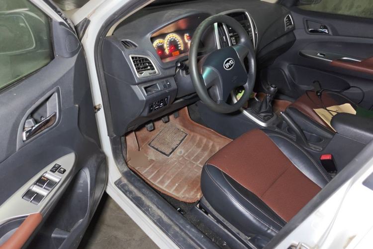 Used BYD F3 2015 Energy-Saving Edition 1.5L Manual Luxury Model Driver Seat