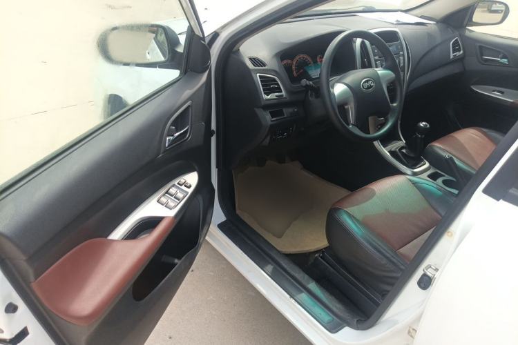 Used BYD F3 2015 Energy-Saving Edition 1.5L Manual Luxury Model Driver Seat