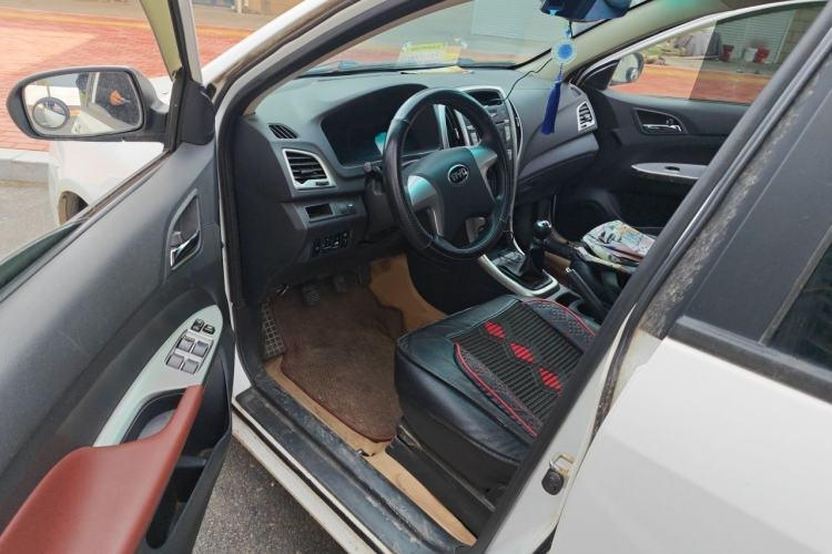 Used BYD F3 2015 Energy-Saving Edition 1.5L Manual Luxury Model Driver Seat