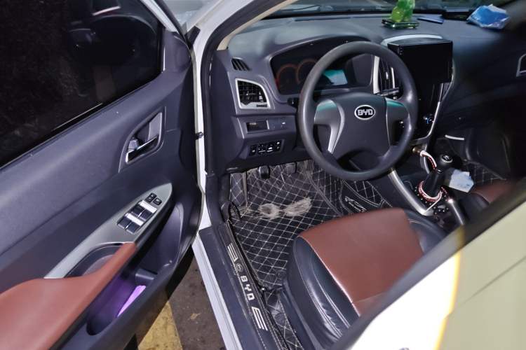 Used BYD F3 2015 Energy-Efficient Model 1.5L Manual Comfort Edition Driver Seat
