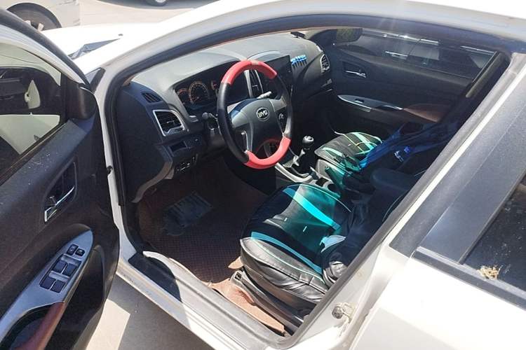 Used BYD F3 2015 Energy-Saving Edition 1.5L Manual Luxury Model Driver Seat