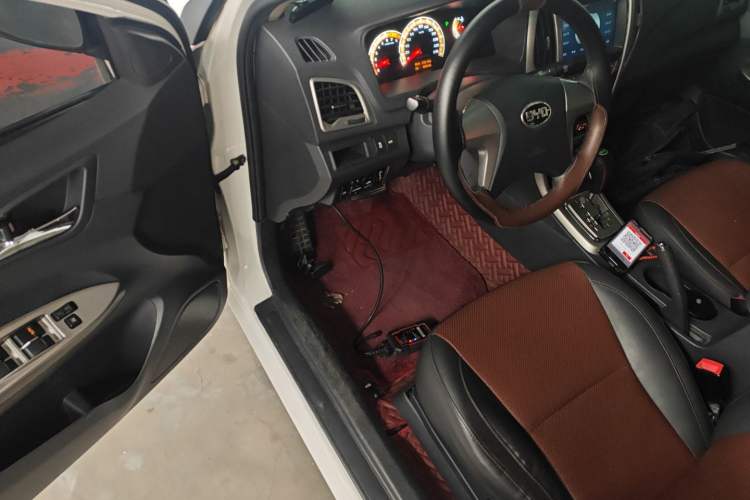 Used BYD F3 2015 Energy-Saving Edition 1.5L Automatic Luxury Model Driver Seat